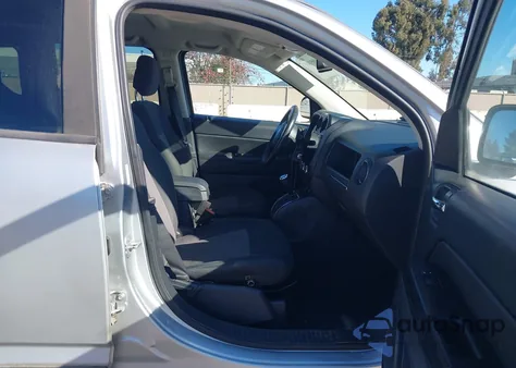 2012 Jeep Compass Latitude z USA, uszkodzony, nr VIN 1C4NJDEB7CD638358